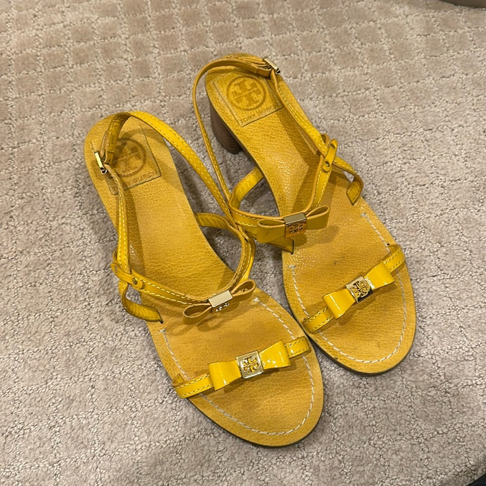 Tory Burch patent leather yellow heeled sandals sz8.5